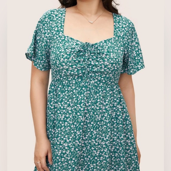 NWT BloomChic Floral Ruched Pocket Flutter Drawstring Knee Dress Size 22/24 - Picture 3 of 11